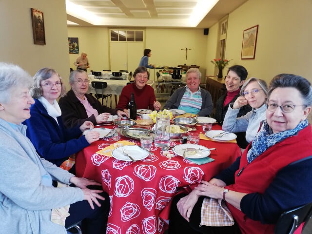 Un repas en petit groupe